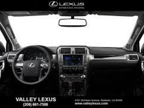 Used 2016 Lexus GX 460 Luxury w/ Preferred Accessory Package AWD/4WD image 3