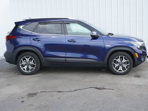 Used 2021 Kia Seltos EX AWD/4WD image 2