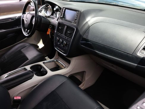 Used 2017 Dodge Grand Caravan SXT FWD image 17