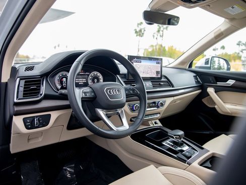 Used 2025 Audi Q5 2.0T Premium Plus image 12