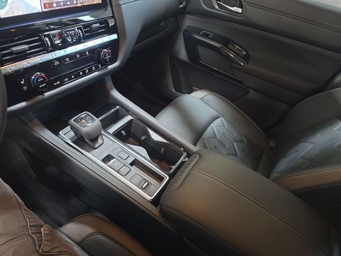 New 2026 Nissan Pathfinder Platinum FWD image 25