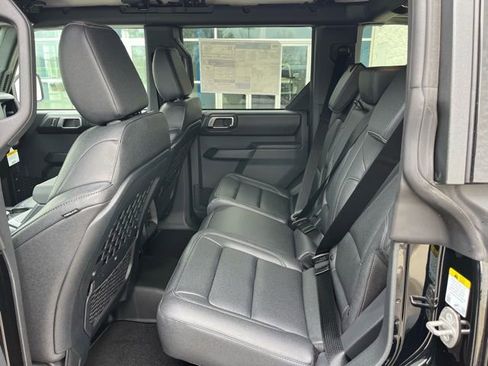 New 2025 Ford Bronco Badlands image 5