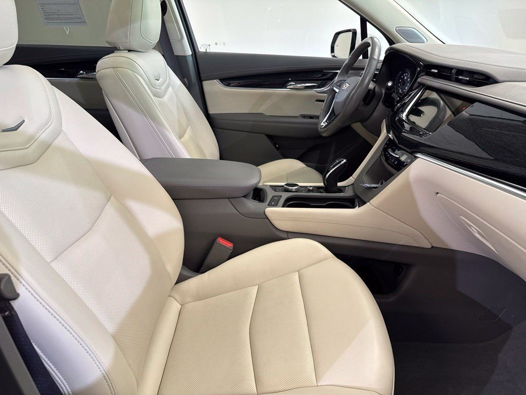 Certified 2023 Cadillac XT6 Premium Luxury w/ Technology Package AWD/4WD image 14