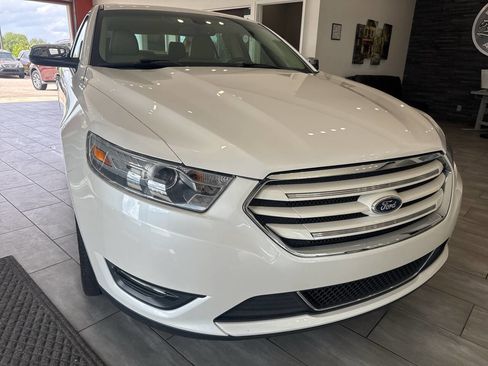 Used 2013 Ford Taurus Limited FWD image 2