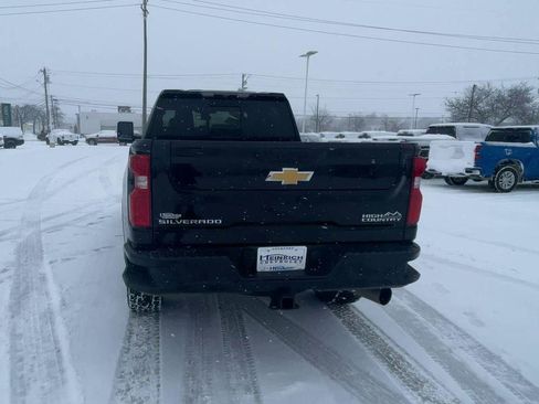 Used 2022 Chevrolet Silverado 2500 High Country w/ Safety Package II image 7