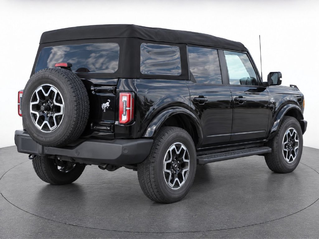 Used 2024 Ford Bronco Outer Banks AWD/4WD image 3