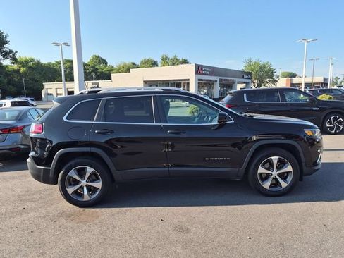 Used 2019 Jeep Cherokee Limited AWD/4WD image 2