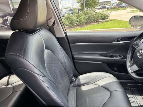 Used 2018 Toyota Camry XSE FWD image 11