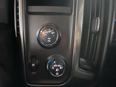 Used 2018 Chevrolet Silverado 1500 LT w/ All Star Edition image 41