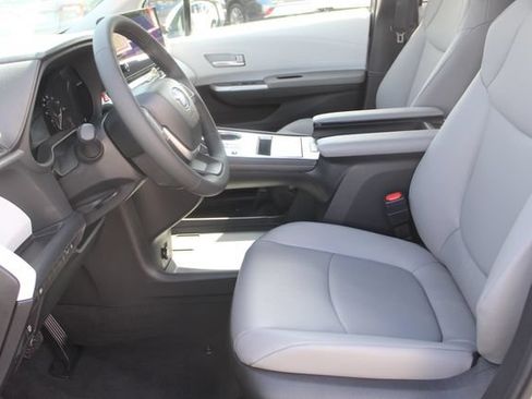 Certified 2026 Toyota Sienna XLE FWD image 68