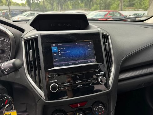 Used 2019 Subaru Crosstrek 2.0i Premium w/ Moonroof Package AWD/4WD image 18