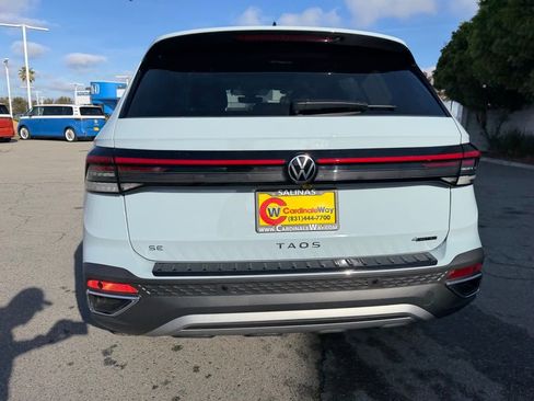 New 2026 Volkswagen Taos SE image 5