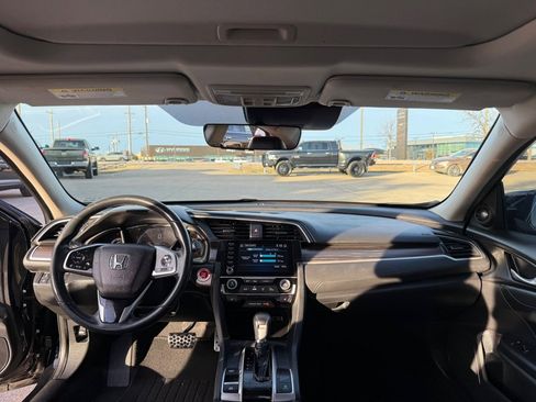Used 2019 Honda Civic Touring image 19