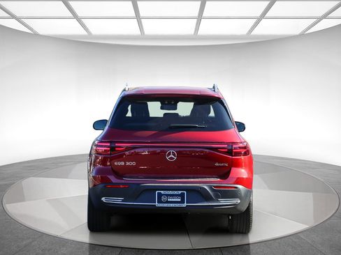 Used 2024 Mercedes-Benz EQB 300 4MATIC image 3