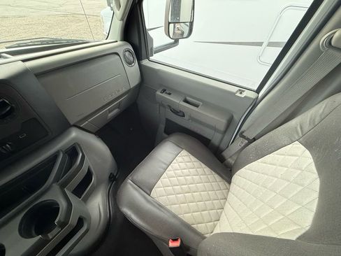 Used 2022 Ford E-450 and Econoline 450 Super Duty w/ Motorhome Prep Package image 12