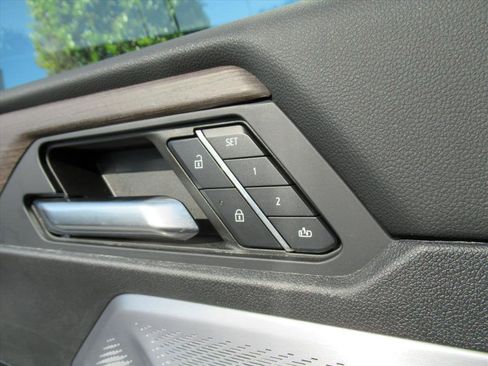 Used 2024 GMC Acadia Denali w/ Super Cruise Package image 27