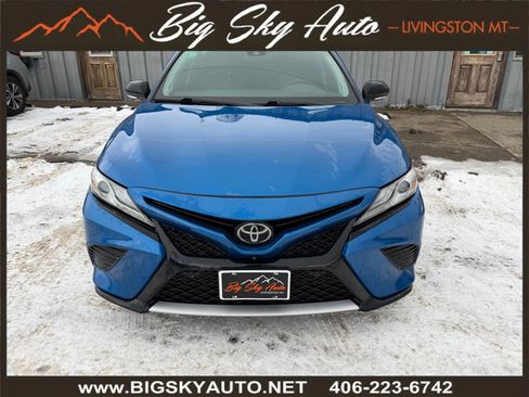 Used 2018 Toyota Camry XSE image 2