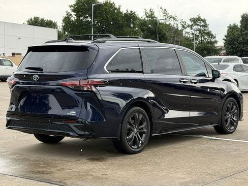Used 2024 Toyota Sienna XSE FWD image 4