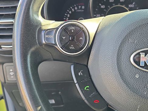 Used 2017 Kia Soul + image 12