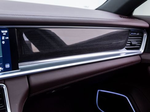 Used 2023 Porsche Panamera 4 Platinum Edition image 28