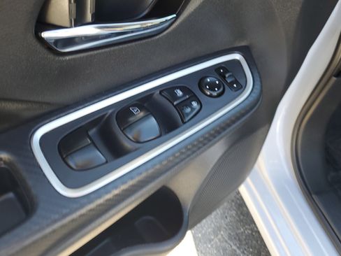 Certified 2023 Nissan Versa SR w/ Trunk Package image 18