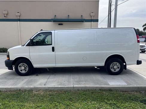 Used 2020 Chevrolet Express 3500 Extended w/ Driver Convenience Package RWD image 8