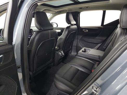 Used 2022 Volvo XC40 T5 Momentum w/ Premium Package image 31