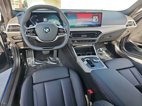 Used 2025 BMW 330i Sedan w/ Premium Package RWD image 16