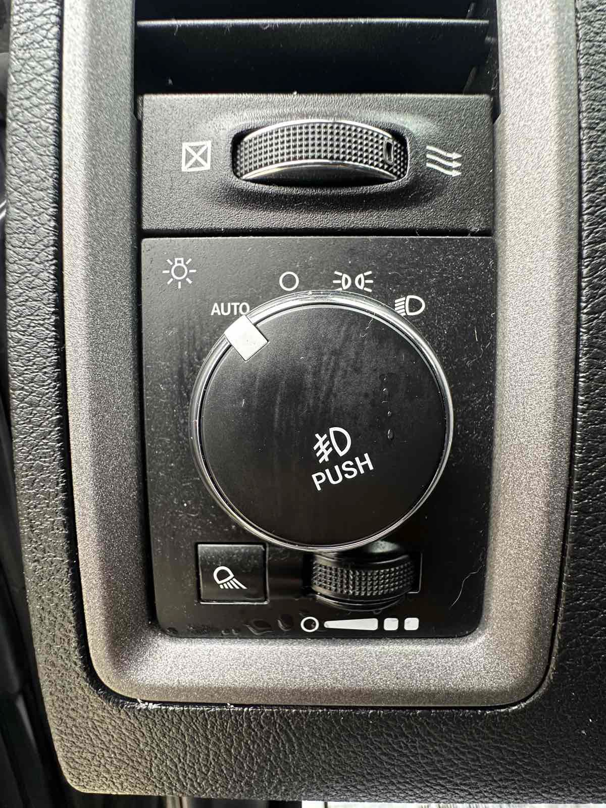 Used 2017 RAM 1500 Express AWD/4WD image 12