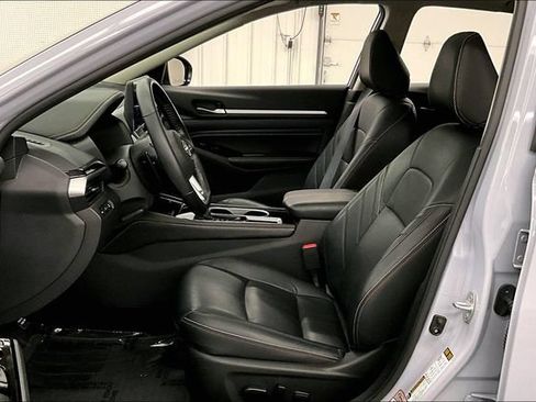 Used 2023 Nissan Altima 2.5 SR w/ SR Premium Package FWD image 24