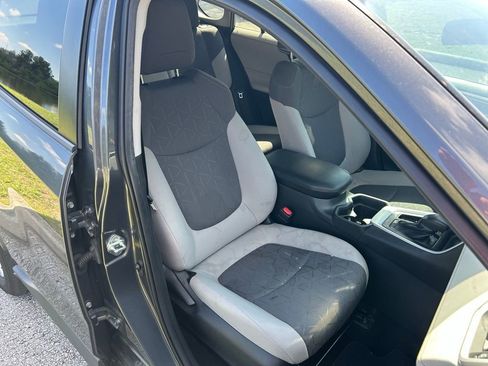 Used 2020 Toyota RAV4 XLE w/ Convenience Package FWD image 16