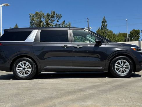 Used 2024 Kia Carnival LX FWD image 6