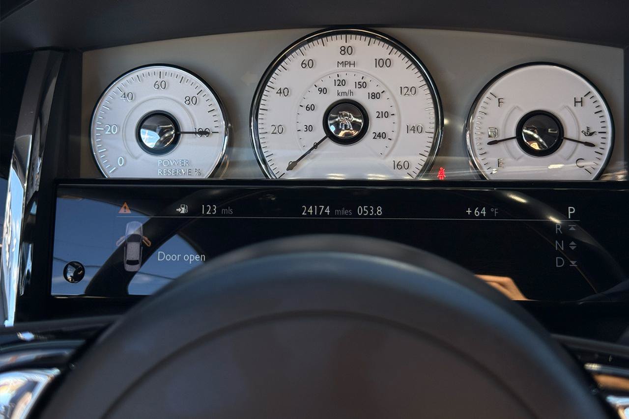 Used 2016 Rolls-Royce Ghost RWD image 13