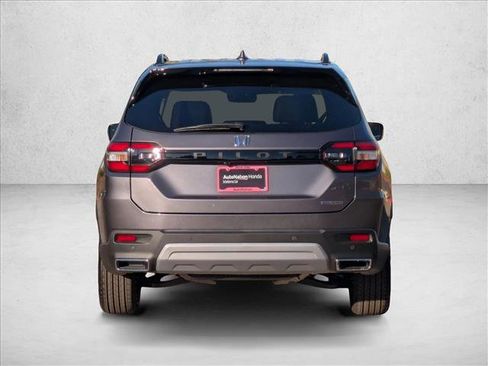 New 2025 Honda Pilot Touring image 8