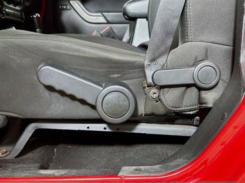 Used 2018 Jeep Wrangler Unlimited Sport S image 18