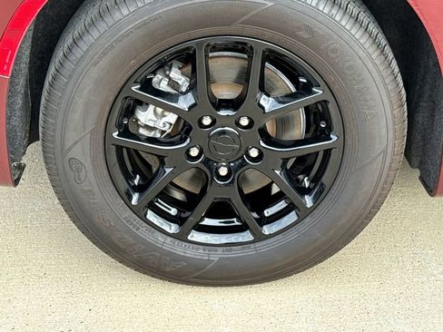 Used 2023 Chrysler Voyager LX image 9