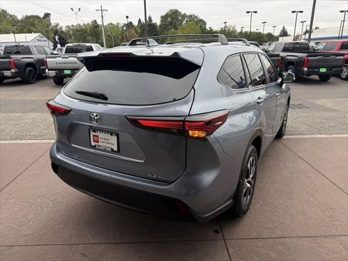 Certified 2024 Toyota Highlander XLE AWD/4WD image 8