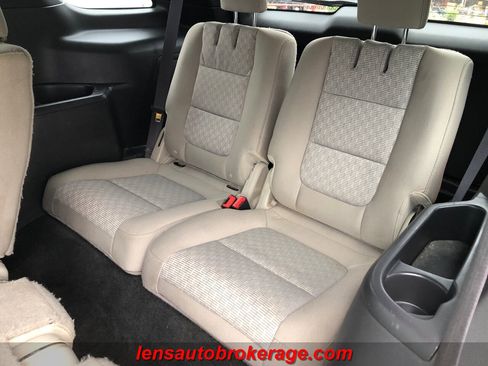 Used 2015 Ford Explorer XLT image 18