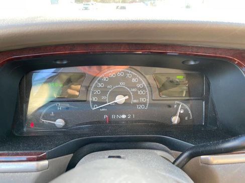 Used 2003 Lincoln Town Car Cartier image 36