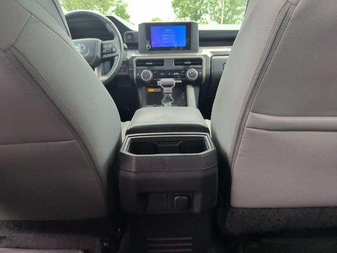 Used 2024 Toyota Tacoma SR5 AWD/4WD image 32