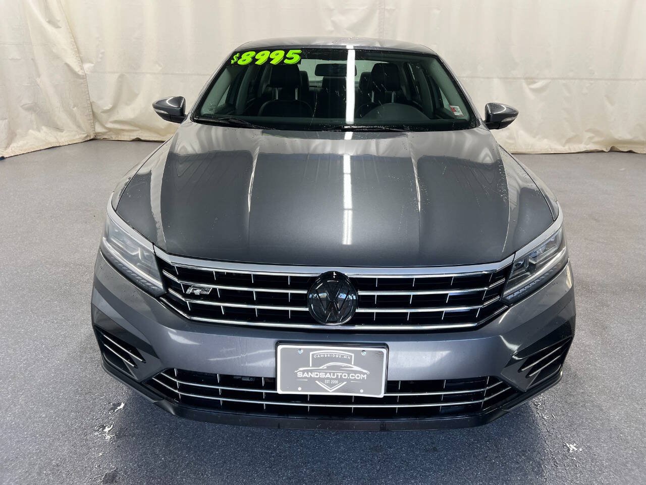 Used 2017 Volkswagen Passat 1.8T R-Line w/ R-Line Lighting Package FWD image 2