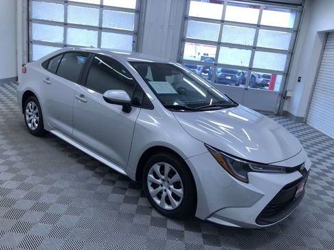 Used 2025 Toyota Corolla LE image 34