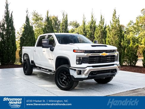 Used 2025 Chevrolet Silverado 2500 LT w/ Convenience Package AWD/4WD image 1