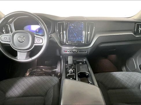Used 2022 Volvo XC60 B5 Momentum image 15