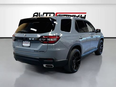 Used 2025 Honda Pilot Black Edition image 7