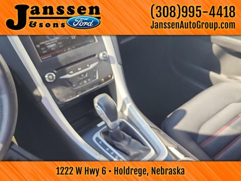 Used 2015 Ford Fusion SE image 27
