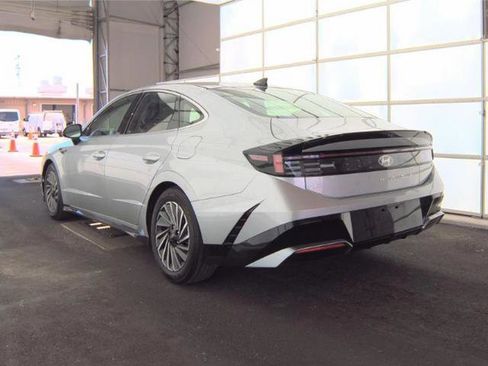 Used 2025 Hyundai Sonata SEL FWD image 4