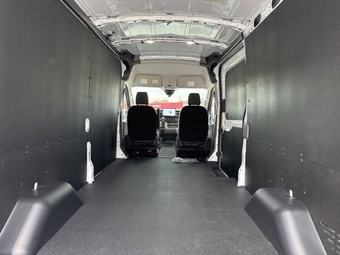 New 2026 Ford Transit 250 148 Medium Roof w/ Load Area Protection Package image 20