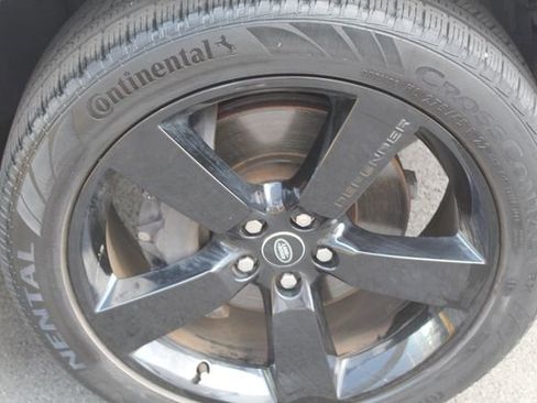 Used 2024 Land Rover Defender 110 X-Dynamic SE image 9