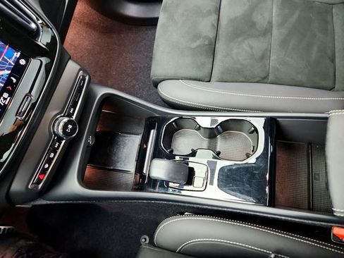 Certified 2022 Volvo XC40 P8 Recharge Plus image 24